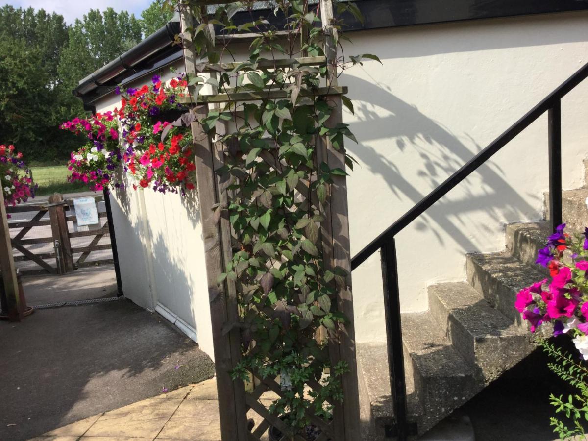 The Bell Inn Salisbury Exterior foto